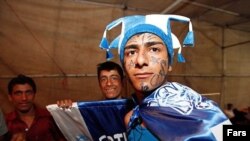 یکی از هوادارن استقلال