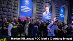 8 სექტემბერს მომხდარ ფაქტზე შსს-მ იმავე დღეს დაიწყო გამოძიება ჯგუფური ძალადობის მუხლით - კალაძის შტაბთან დაპირისპირებისას დაშავდა ათამდე ადამიანი, რომელთა ნაწილი ჰოსპიტალში მოხვდა. დაფიქსირდა ჟურნალისტებზე თავდასხმის, სულ ცოტა, ოთხი შემთხვევა. 