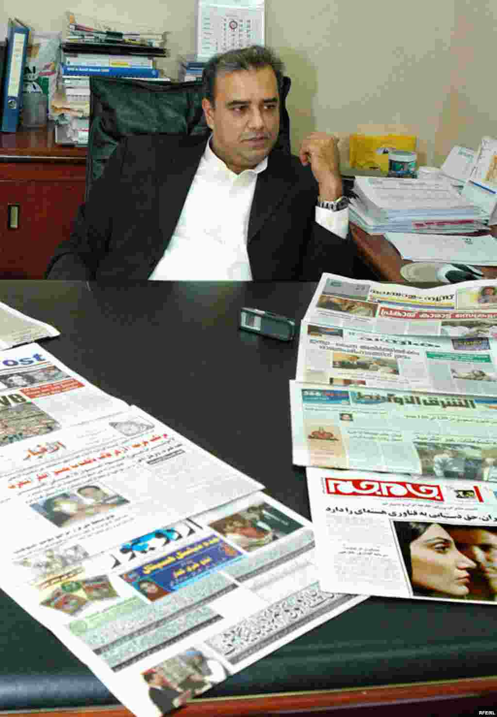 UAE, Gishor Gohil, manager of algharir pulishing, 04/30/2007