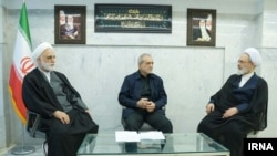 از راست به چپ: علیرضا اعرافی، مسعود پزشکیان و غلامحسین محسنی اژه‌ای اعضای شورای موقت رهبری