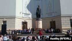 Казанда Тукай һәйкәле янында Шигърият бәйрәме (архив фотосы)