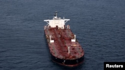 Francuske vlasti istražuju tanker za naftu zbog mogućnosti da djeluje pod tajnom ruskom flotom.