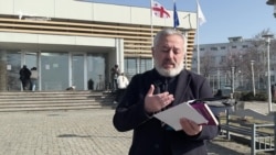 ზვიად ცეცხლაძის მამა ზურაბ ცეცხლაძე ჰყვება, რა წინააღმდეგობებს აწყდება მისი შვილი ციხიდან სწავლის დროს