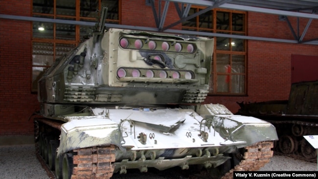 1К17 «Сжатіє» – самохідна лазерна установка, створена в Радянському Союзі у 1990 році. Проєкт закрили через розпад СРСР