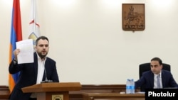 Armenia - Opposition member Grigor Yeritsian (L) addresses a session of the Yerevan city council chaired by Mayor Tigran Avinian, September 10, 2024. 