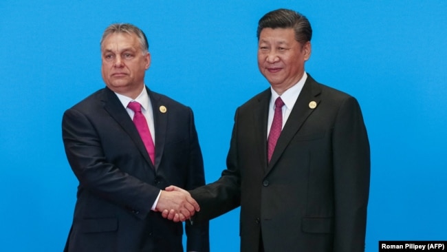 Китайският президент Си Дзинпин и унгарският му колега Виктор Орбан по време на среща в Международния конферентен център, северно от Пекин, 15 май 2017