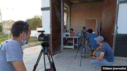 Kokraklarini yalayotgan qizlar fotosurati Lesbian va gey porno video