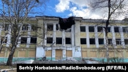 Зруйнована внаслідок удару російського БпЛА будівля школи у Краматорську, 12 жовтня 2025 року