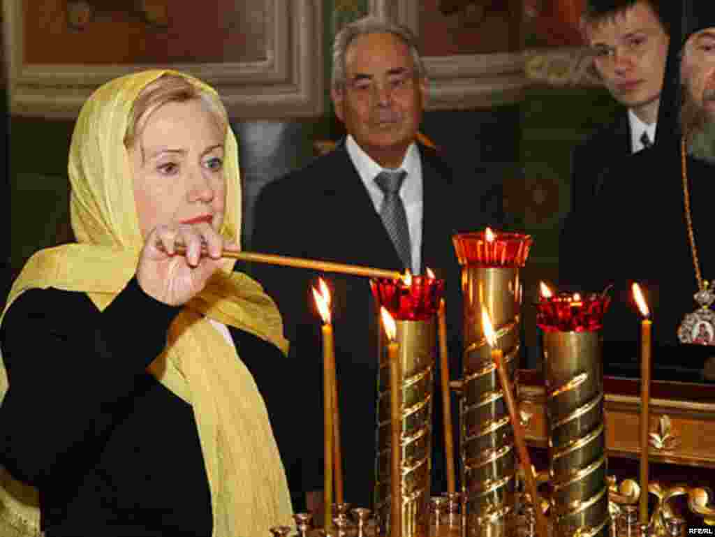 Hillary Clinton vizitează Catedrala Buna Vestire din Kazan
