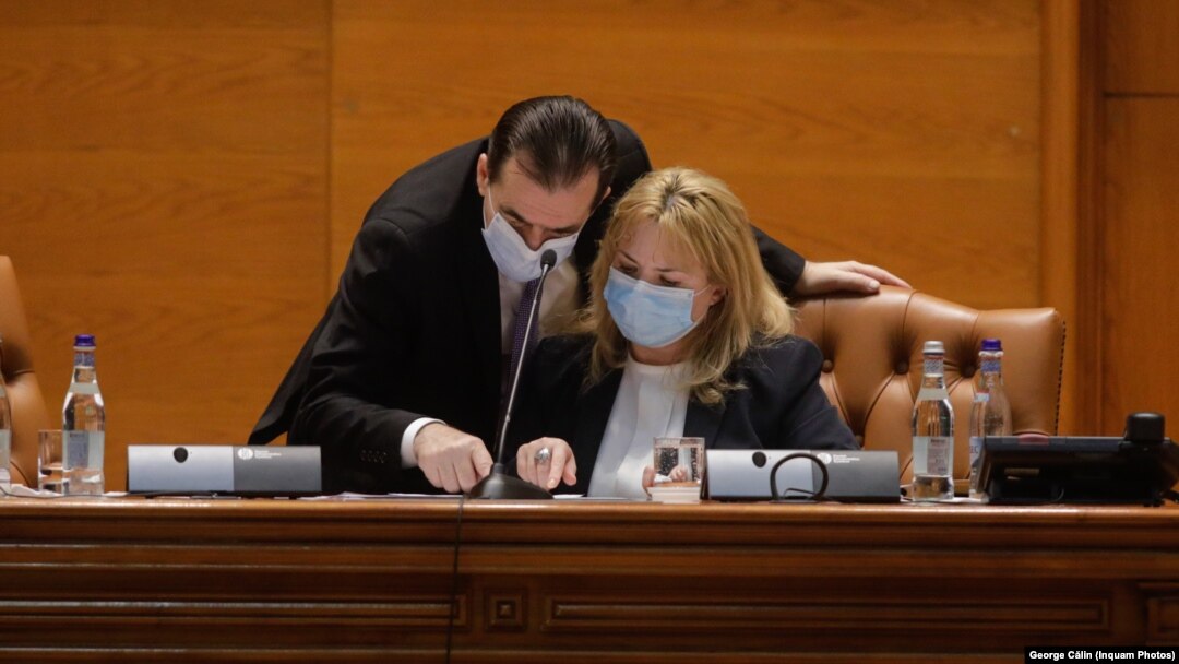 Anca Dragu, președintele Senatului, se numără printre inițiatorii proiectului care a fost votat. Imagine generică în Parlament cu Anca Dragu și Ludovic Orban, președintele Camerei Deputaților.