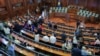 Deputetët duke u larguar nga salla plenare pas dështimit të konstituimit të Kuvendit. 25 korrik 2025. 