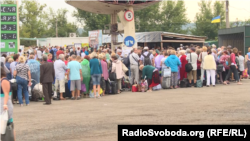 Черга на КПВВ «Станиця Луганська»