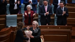 Kosovo izabralo predsednicu posle dogovora u poslednjem času koji je obuhvatio Zakon o Specijalnom sudu