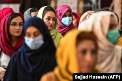 O reuniune de femei, la Kabul, pe 2 august. Venirea la putere a milițiilor Taliban ar putea face imposibile astfel de reuniuni.