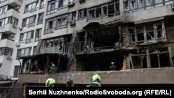 საილუსტრაციო ფოტო არქივიდან. რუსული დრონებით შეტევის შედეგად დამწვარი ბინები კიევის შევჩენკოს რაიონში მდებარე მრავალსართულიან სახლში