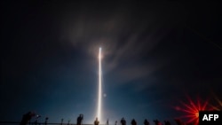 Lansarea rachetei Vulcan Centaur de la Stația Spațială Cape Canaveral , Florida, pe 8 ianuarie 2024 (foto de CHANDAN KHANNA / AFP)
