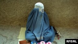 د کابل ګڼ اوسیدونکي د ژمې په درشل کې په داسې حال کې چې د هېواد امنیتي وضیعت هم خراب دی له ګڼو ستونزو سره مخ دی .