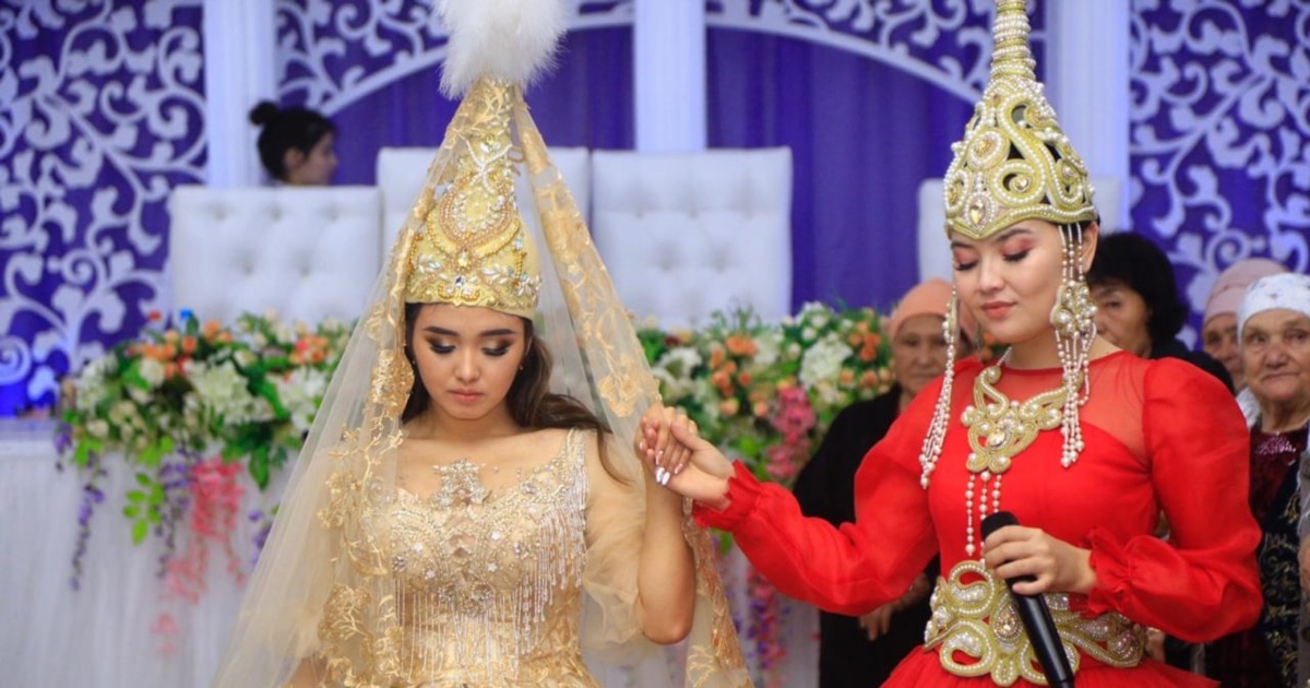 Порно видео: Орыс әйелдері балаға моншаға тапсырыс берді