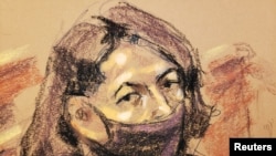 Максвелл на суде 2021 году, на котором она была приговорена к 20-летнему заключению