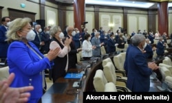 Депутаты во время выступления президента Казахстана Касым-Жомарта Токаева в парламенте. Нур-Султан, 1 сентября 2020 года.