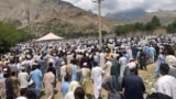 د جولای پر ۱۱مه د باجوړ سلګونه اوسېدونکي د مولانا خانزېب جنازې ته ورغلي ول. 
