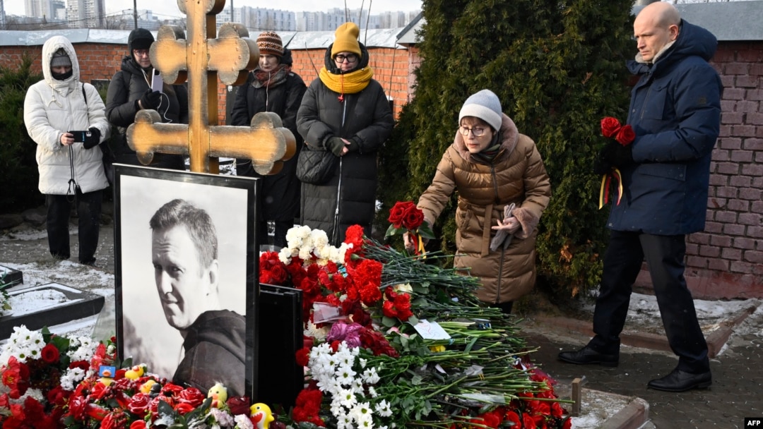 People lay flowers at the grave of Russian opposition leader Aleksei Navalny at the Borisovo Cemetery in Moscow on February 16.