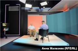 Володимир Єльченко дає інтерв’ю Радіо Свобода