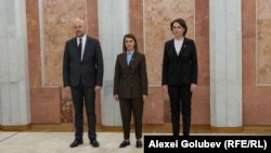 De la stânga la dreapta: Vladimir Bolea, Ludmila Catlabuga, Daniella Misail-Nichitin sunt noii miniștri în Guvernul Recean.