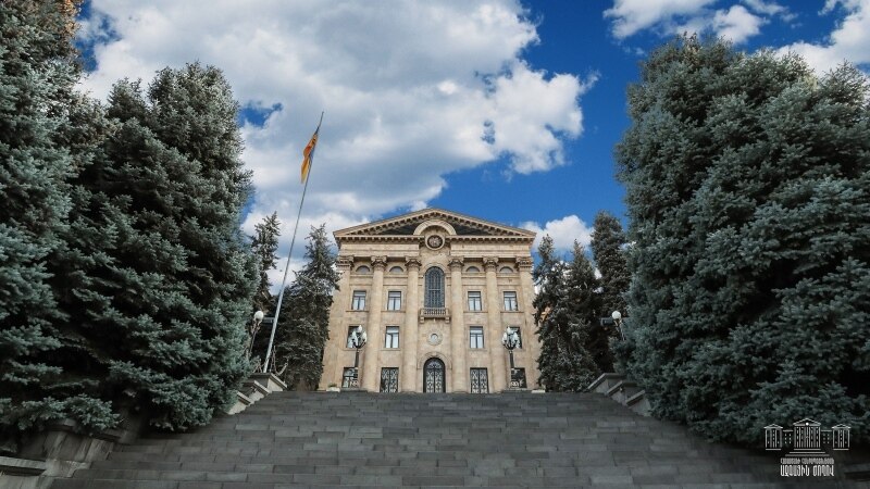 Парламент Армении принял заявление об осуждении действий Азербайджана