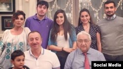 Իլհամ Ալիևն իր ընտանիքի հետ նշում է ծննդյան օրը, Բաքու, 24-ը դեկտեմբերի, 2014թ.
