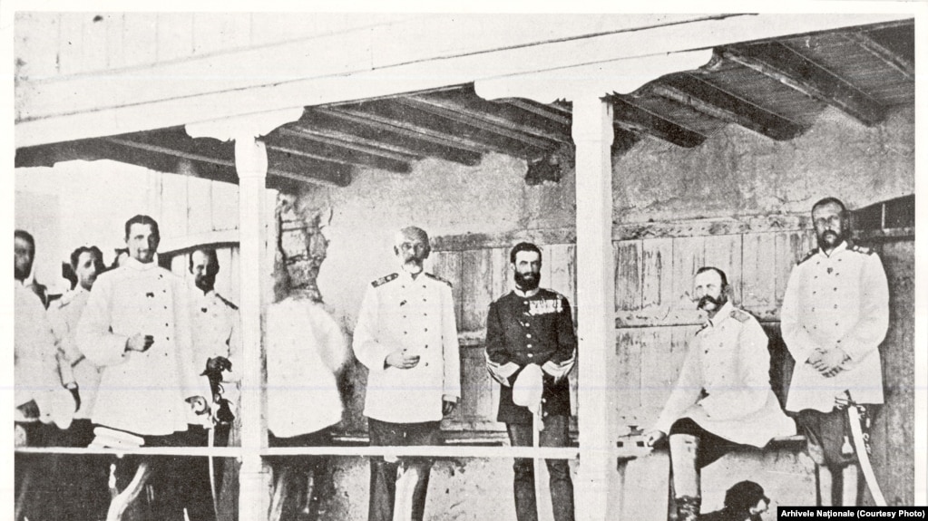 Carol I s-a întâlnit pe 16 august 1877 la Gorni-Studen/Plevna, cu țarul Alexandru al II-lea. Domnitorul Independenței s-a aflat pe front din august, la asaltul Griviței, până în decembrie, când sub comanda sa, armatele ruso-române au cucerit Plevna. Arhivele Naționale.