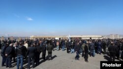 Armenia - Supporters of the Armenian military's top brass demonstrate outside the Defense Ministry in Yerevan, March 6, 2021.