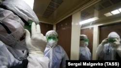 Врачи в Крыму во время пандемии коронавируса, архивное фото