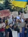 Ucrainenii protestează față de demiterea popularului ministru al Apărării
