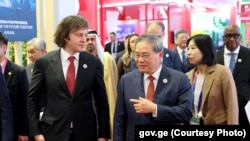 ირაკლი კობახიძე ჩინეთის პრემიერ-მინისტრ ლი ციანს შეხვდა და ოფიციალური ინფორმაციით, ასევე მასთან ერთად გახსნა საქართველოსთვის გამოყოფილი სივრცე ჩინეთის საერთაშორისო იმპორტის გამოფენაზე.