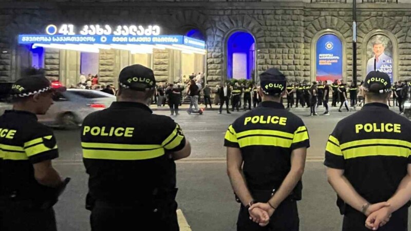 კალაძის თქმით, საარჩევნო პლაკატის გაკვრის უფლება მფლობელმა მისცა და არა მუნიციპალიტეტმა