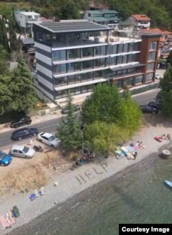 Фотографија на Здружението на граѓани за заштита на Лагадин, кое вели дека инвеститорот на хотелот сака да ја узурпира плажата.