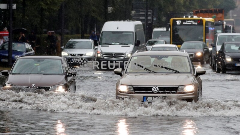 В Германии в результате наводнений погибли несколько человек, десятки пропали без вести