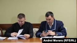 Procurorul Alexandru Cernei și reprezentantul Ministerului Finanțelor în timpul ședinței de judecată din 11 noiembrie 2025.