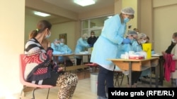 Roma vaccination in Nis, Serbia video grab