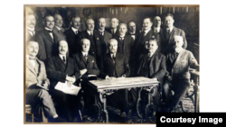 Delegația română la Conferința de la Paris, condusă de Ionel I.C. Brătianu (1919). Foto: Biblioteca Centrală Universitară, Iași