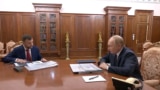 Зустріч ватажка угруповування «ДНР» Дениса Пушиліна (зліва) та лідера Кремля Володимира Путіна (справа) у Москві, 5 липня 2025 року