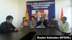 Садыр Жапаровдун тарапташтары. 