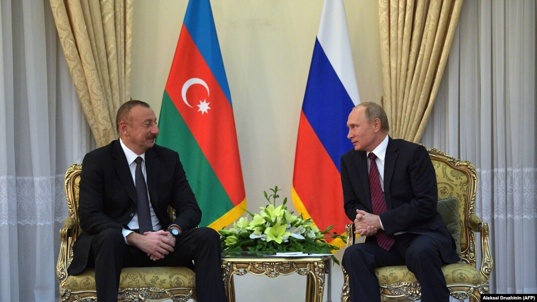İlham Əliyev (sol) və Vladimir Putin, Tehran, 1 noyabr 2017