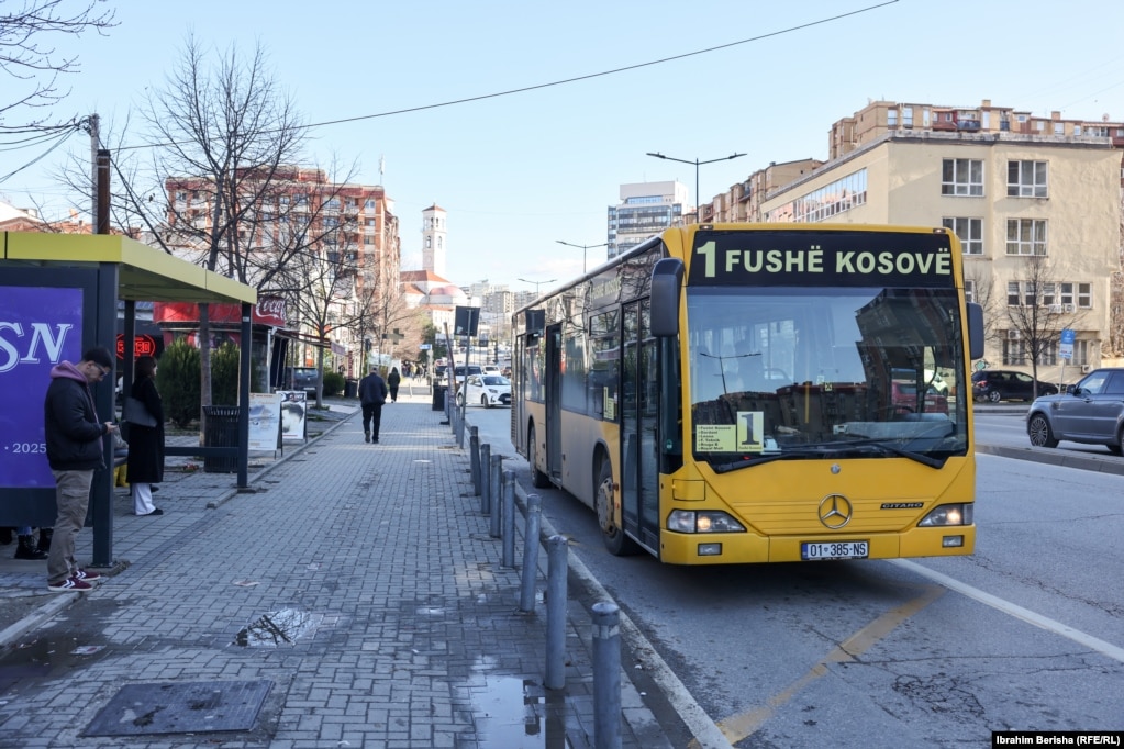 Autobusët e vetëm që janë parë në kryeqytet ishin ata të linjave që çojnë në Fushë Kosovë ose Obiliq, komuna ngjitur me Prishtinën.