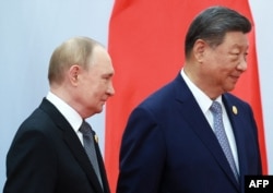Очільник Росії Володимир Путін із головою Китаю Сі Цзіньпіном під час саміту Шанхайської організації співробітництва (ШОС) у Тяньцзіні 1 вересня 2025 року