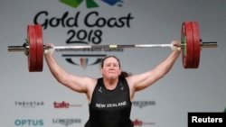 Laurel Hubbard na takmičenju na Novom Zelandu (9. april 2018.)