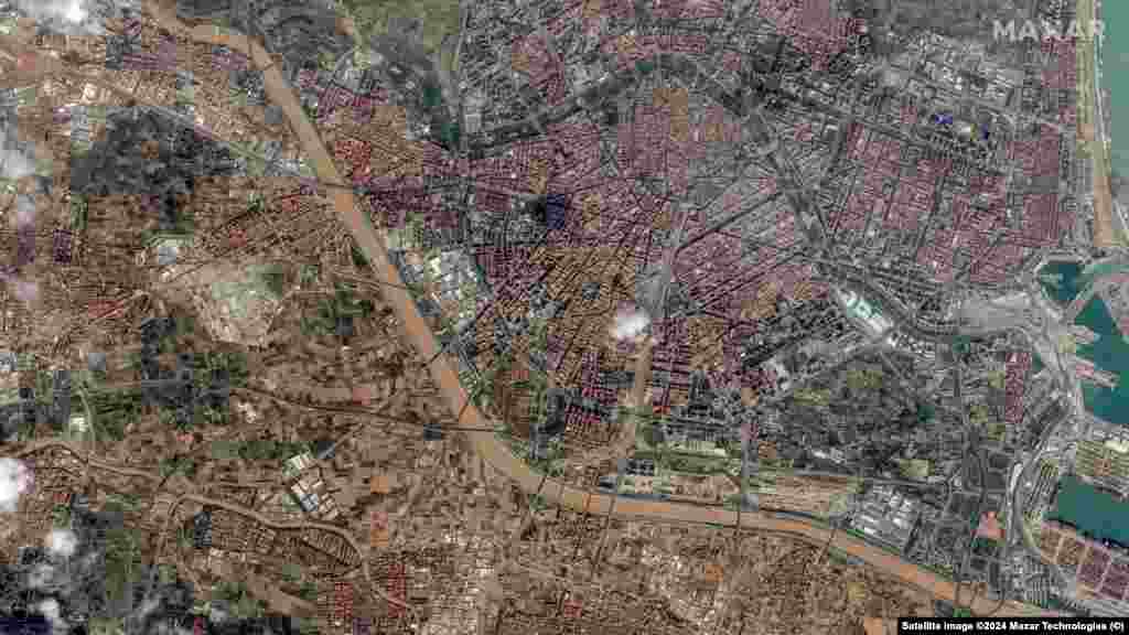 Înainte de inundații. Imagine din satelit cu orașul Valencia, Spania, 18 octombrie 2024. Imaginea din dreapta arată Valencia în timpul inundațiilor, 31 octombrie 2024.