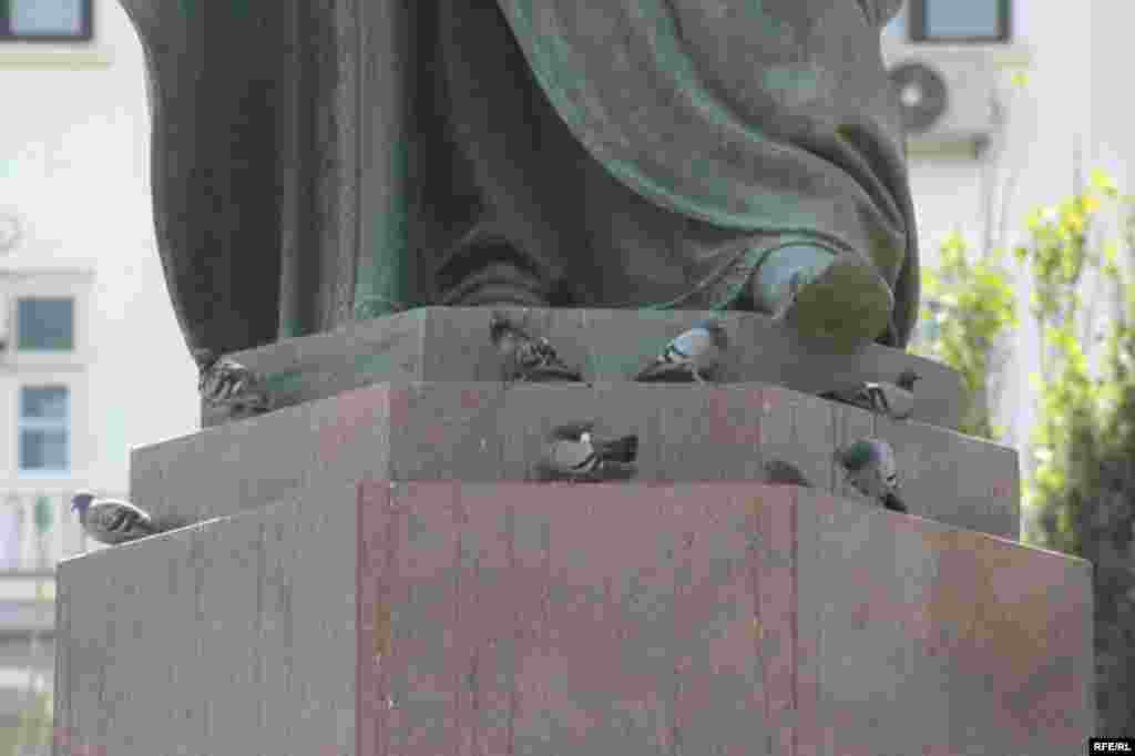 Bakı heykəllərinin ürəyindən nə keçir? #12