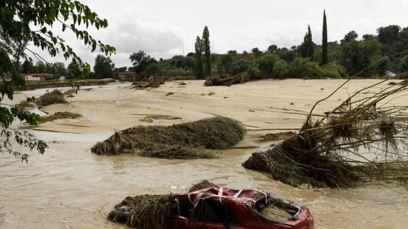 Dy të vdekur nga vërshimet në Spanjë